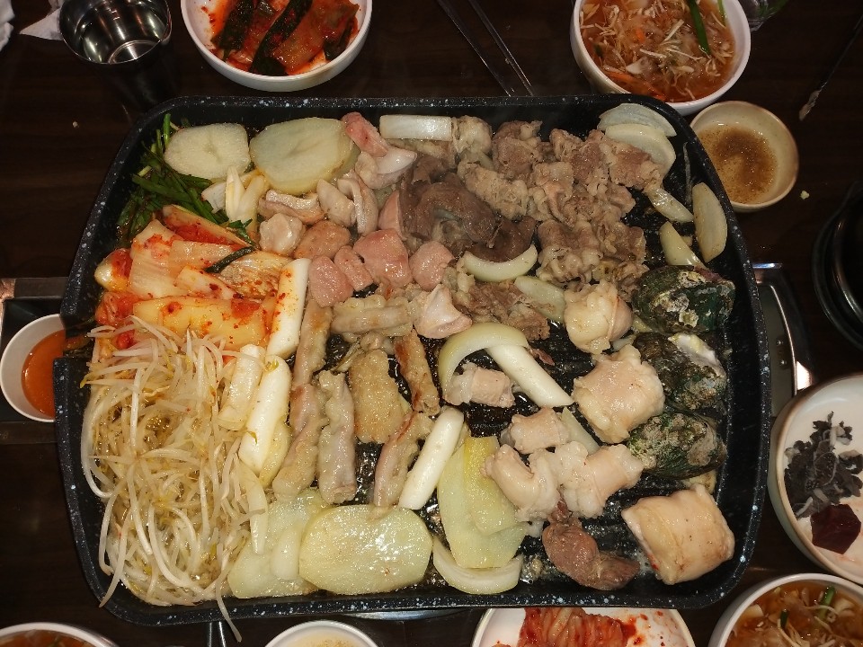 삽교한우소곱창 맛 보시러 오세요~
#곱창 #구월시장 #소모둠구이