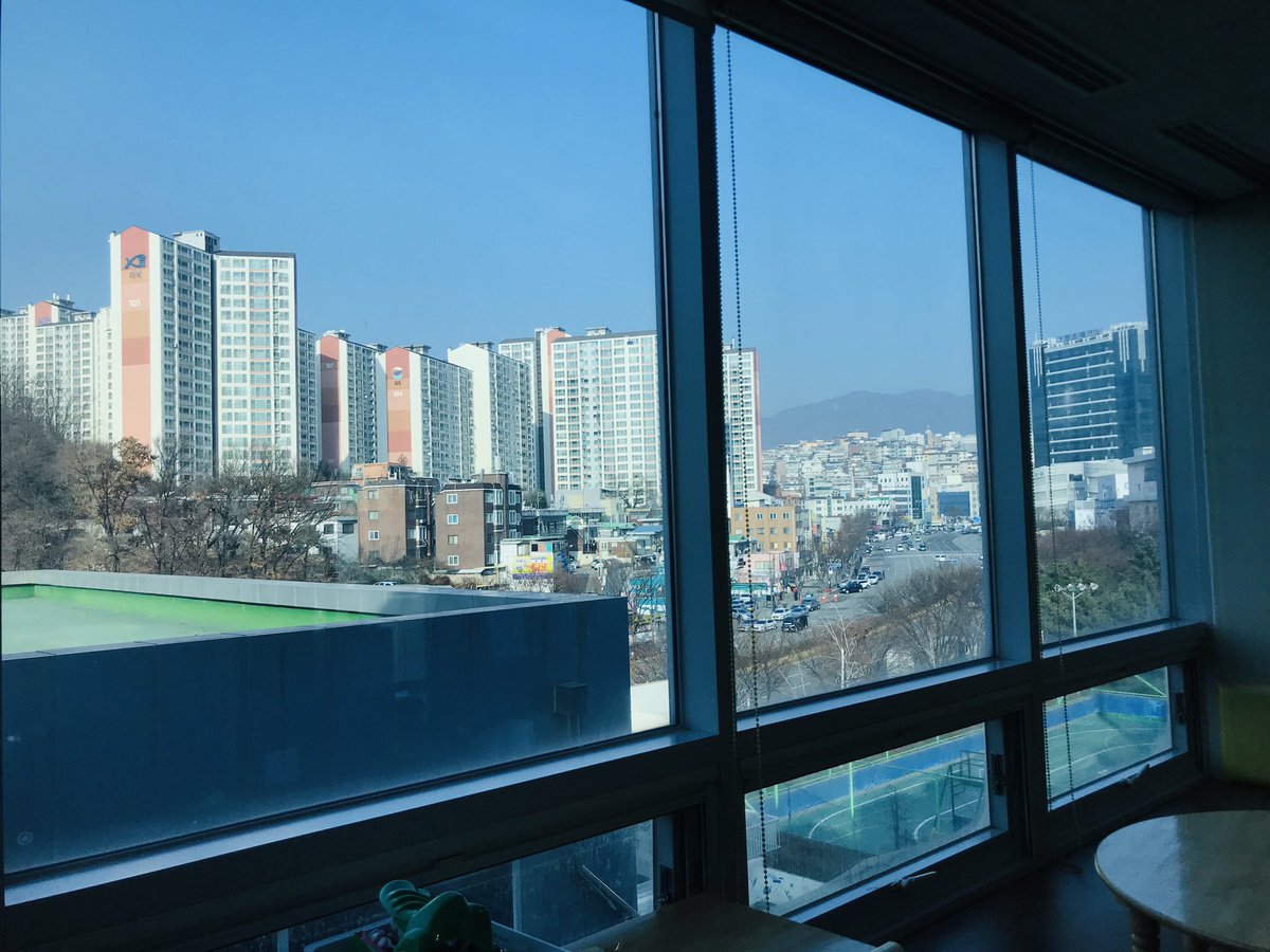 #성남시청소년재단 (대표이사 진미석) 
#중원청소년수련관 #방과후아카데미 #징검다리

중원청소년수련관 방과후아카데미 징검다리가 
1층에서 4층으로 보금자리를 옮겼습니다😄😄

전 보다 더 좋은 환경을 통해 더욱 발전해나가는 징검다리가 되도록 노력하겠습니다👊🏻👊🏻👊🏻