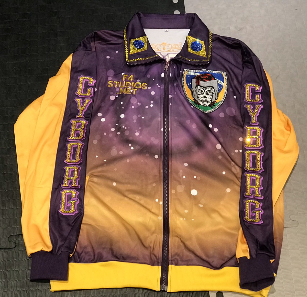 SusanCingari's tweet photo. RT BellatorMMA RT criscyborg: Loving my BellatorMMA #Bellator238 fight jacket made by F4STUDIOS1 #BellatorLA DAZN_USA https://t.co/6dpnJbFKsT