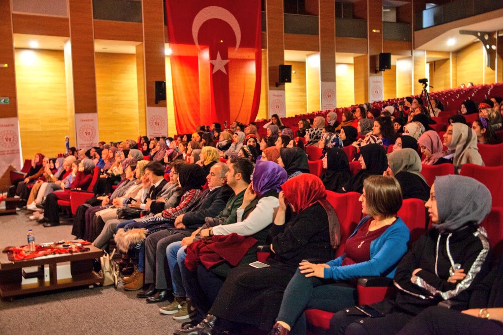 KYK 5. Tematik Kış Gönüllülük Kampımızın üçüncü günü sonunda öğrencilerimiz, <a href="/aykutkuskaya/">Aykut Kuşkaya</a> konseri 🎶 🎤 eşliğinde keyifli dakikalar geçirdi.
#KYKKampta