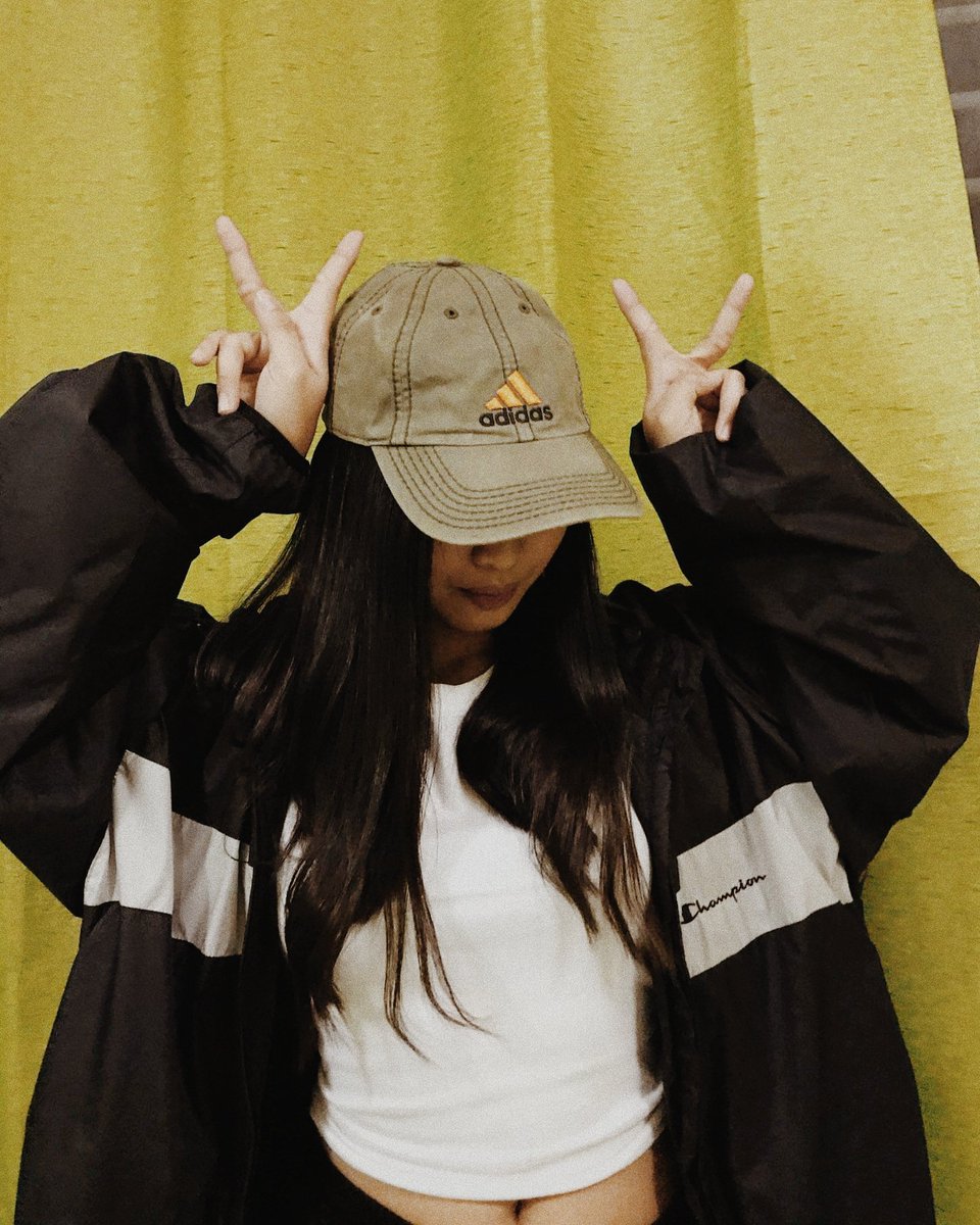 sha_neeeeeeee's tweet photo. 💛🖤 https://t.co/AAqIpTg2hu