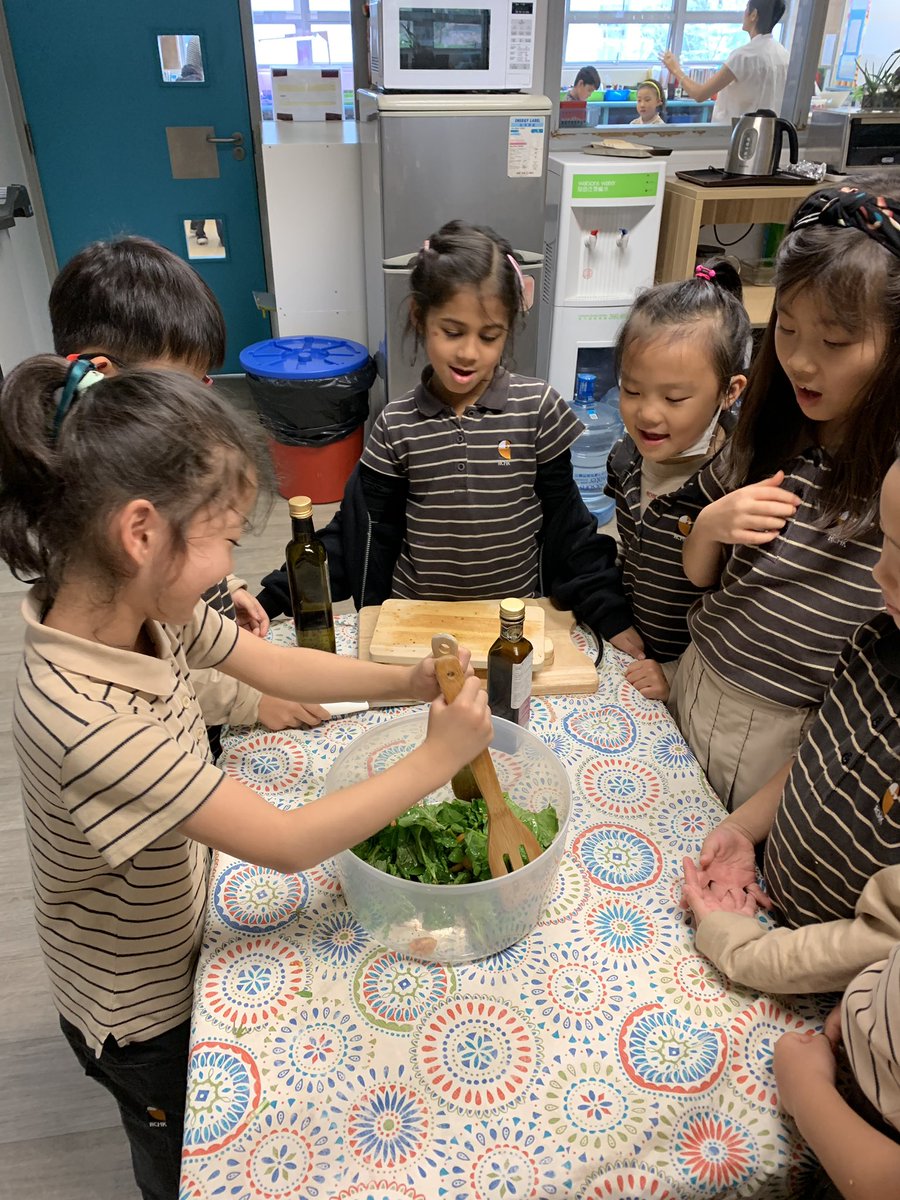 MsFitzY2's tweet photo. We harvested the greens from our hydroponics unit and bought some tomatoes from our urban farm club to prepare a garden salad 🥗 “It’s delicious and the best day ever!” #rchkpyp https://t.co/dPJlf45KYA