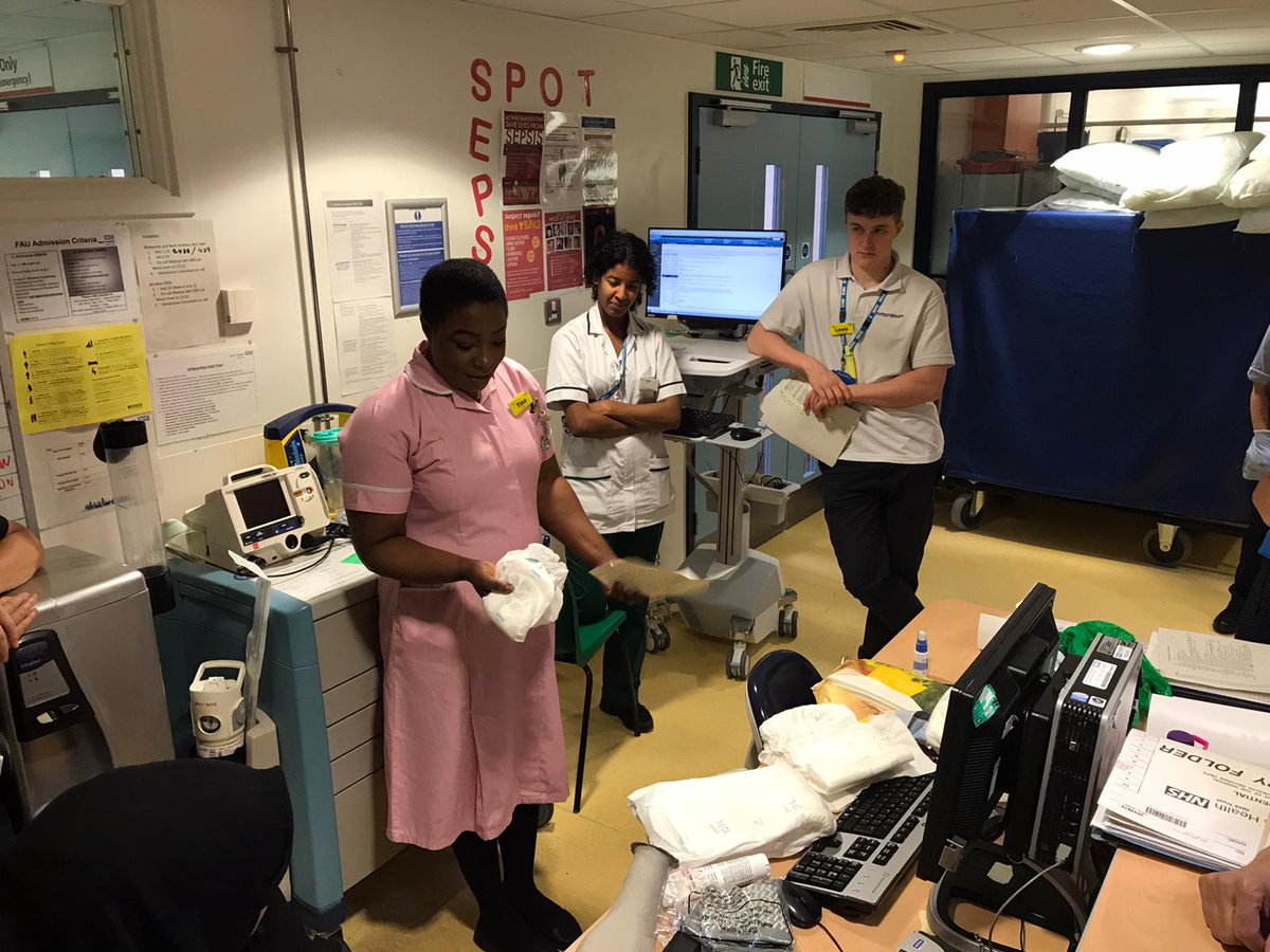 Tina our final HCA giving a presentation on the importance of managing incontinence in our frail patients. @LuisMieiro <a href="/Suhansohani/">H Babu</a> <a href="/BartsFrailty/">Barts Frailty</a> #buildingconfidenceinpublicspeaking