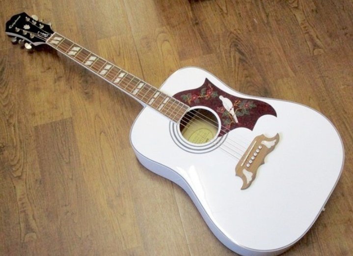 ふあ Ar Twitter このギター可愛い ଘ ੭ ˊᵕˋ ੭ 白いのはとっても珍しいよね お値段もほどほどだし 金銭的に余裕できたら欲しいなぁ ギター初心者 目標