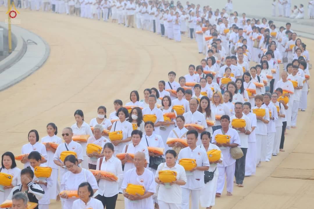 Psanitwong's tweet photo. พิธีบรรพชาธรรมทายาท
รุ่นบูชาธรรมคุณยายมหารัตนอุบาสิกาจันทร์ ขนนกยูง ครบรอบ 111 ปี
วันที่ 18 มกราคม พ.ศ. 2563
ณ วัดพระธรรมกาย จ.ปทุมธานี
🇹🇭
ชมภาพทั้งหมดได้ที่ Website
https://t.co/NuQRYHOWiM https://t.co/uRFABAJJdM