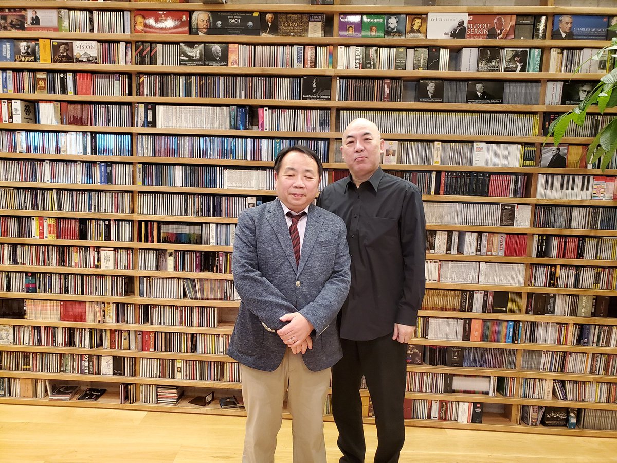 石平太郎 على تويتر 先ほど 対談のために初めて百田先生の書斎を訪れた 壁一面にクラシック音楽のcd さすがに大作家の書斎 豪華にして優雅