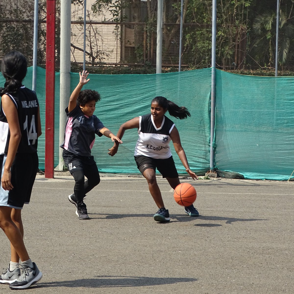 junoonsportfest's tweet photo. Day 1: JUNOON 2020 kicked off with high energy performance at 4 different venues 👊 ⠀
⠀
We saw some great goals, dribbles and shots being made by throughout the day 😍⠀
⠀
Here are some snapshot from Days 1!

#Junoon2020 #ApnaFest @info_iism https://t.co/boM0lZpsmy
