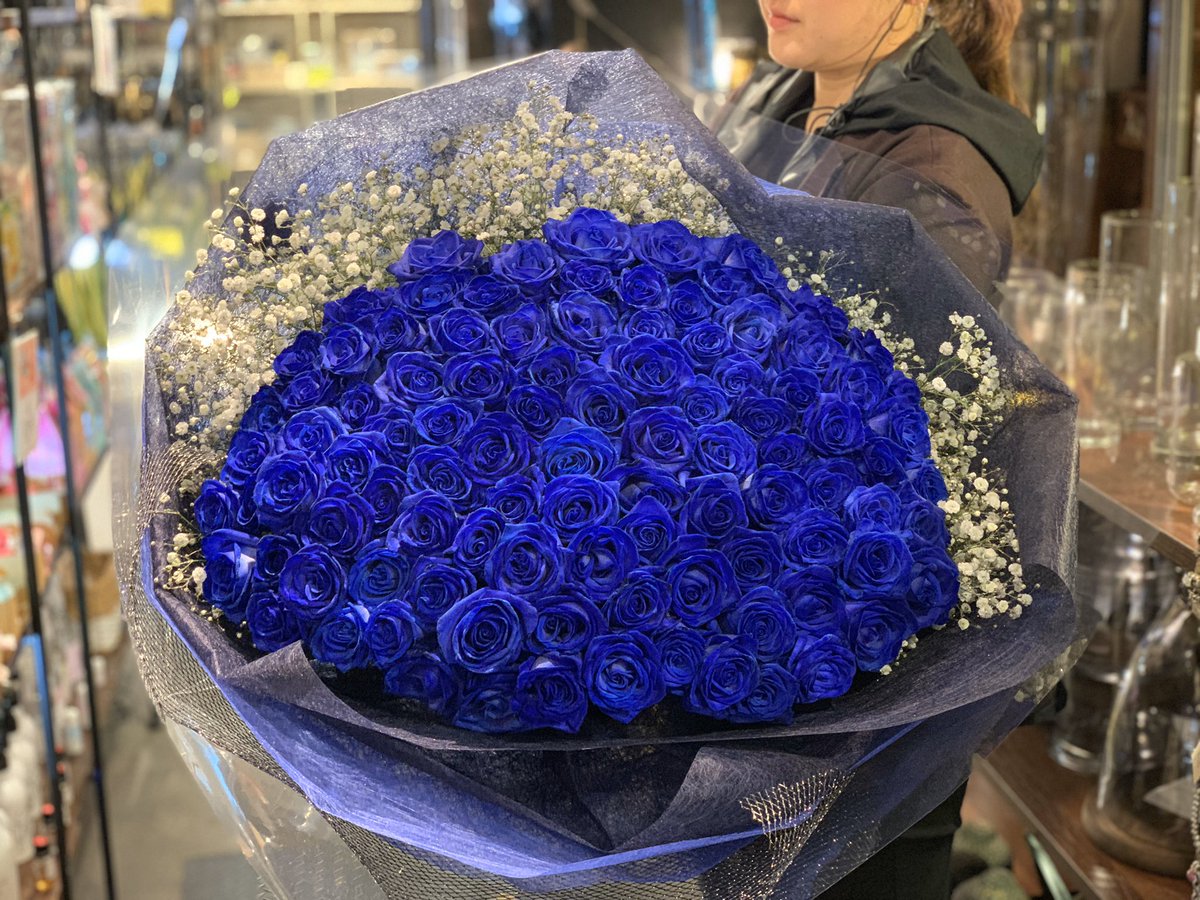 ローズショップ Pa Twitter 青いバラ100本の花束 100本のバラの意味は 100 の愛 です この花束は 結婚式で新郎から新婦に サプライズプレゼントとしてご注文頂きました T Co Ousrcxhlgo