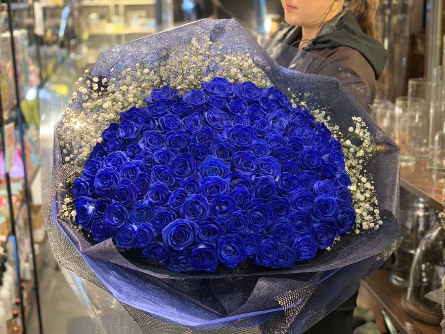 ローズショップ 青いバラ100本の花束 100本のバラの意味は 100 の愛 です この花束は 結婚式で新郎から新婦に サプライズプレゼントとしてご注文頂きました T Co Ousrcxhlgo T Co 6h4zg1qcoj Twitter