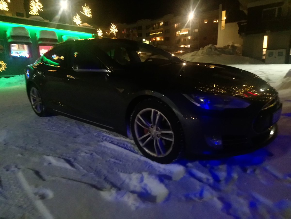 Robin_Recchi's tweet photo. @tesletter #Tesla #S #P85D #Classic #2015 https://t.co/etjSm3d4sG