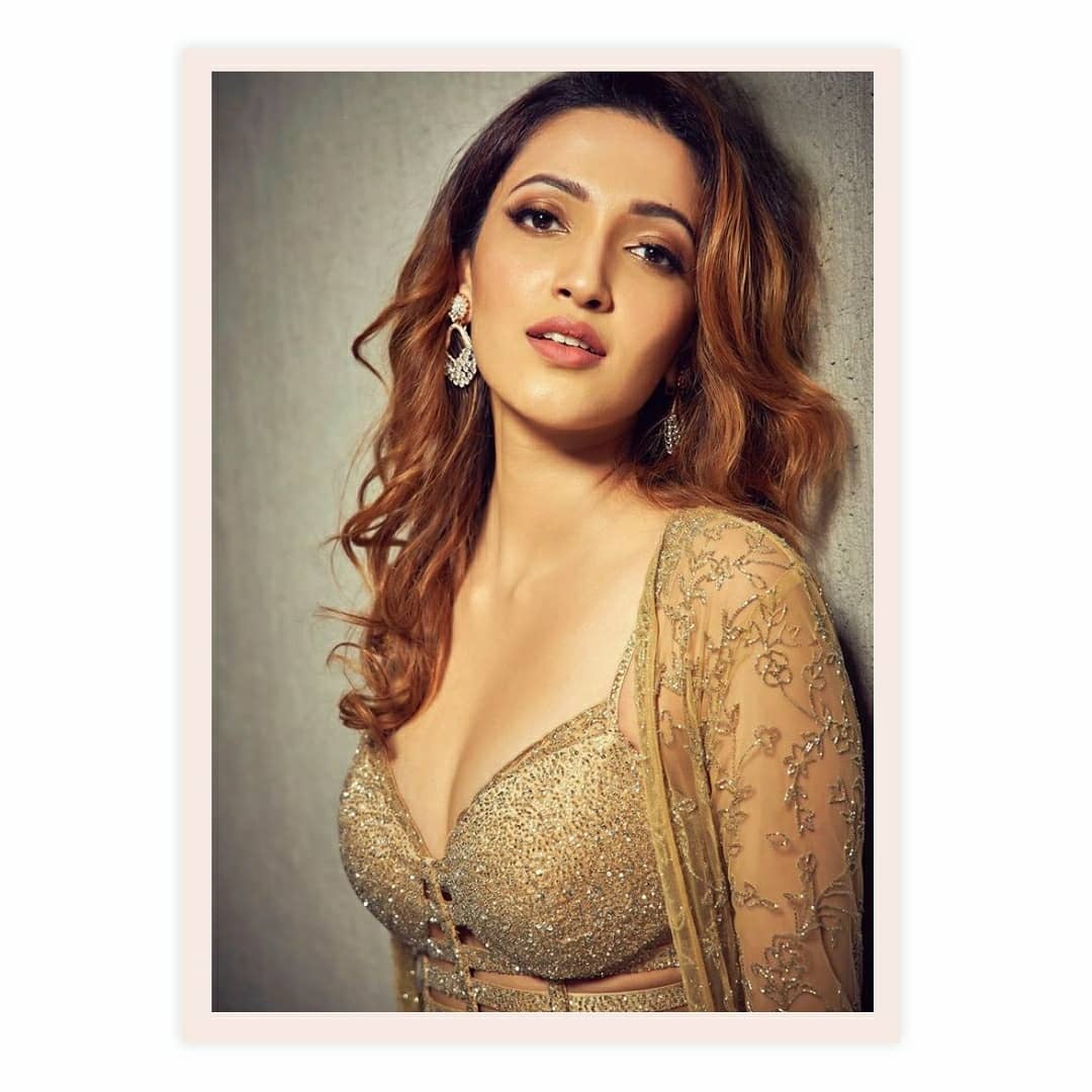 Anmol_Jewellers's tweet photo. #DivasForDesign...#NehaShetty adorning diamond earrings by ANMOL for a wedding
Styled by Ami Patel https://t.co/9JDTvV6y2o