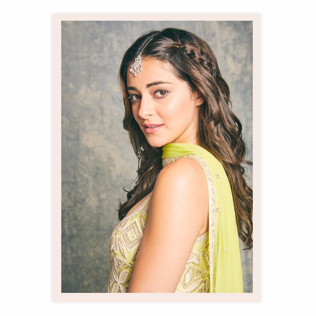 Anmol_Jewellers's tweet photo. #DivasForDesign...@ananyapandayy adorning diamond maangtika by ANMOL for a wedding
Styled by @stylebyami @_shnoy & #TanyaMehta https://t.co/yfs0UtFLq8