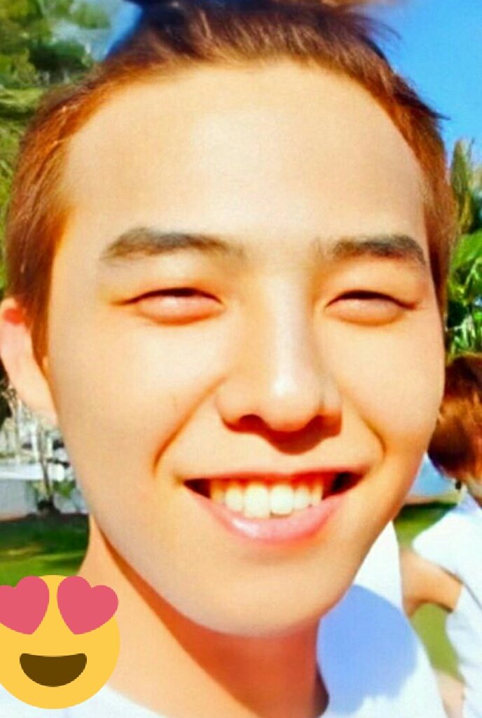 frhjiyongie's tweet image. the past                           the present