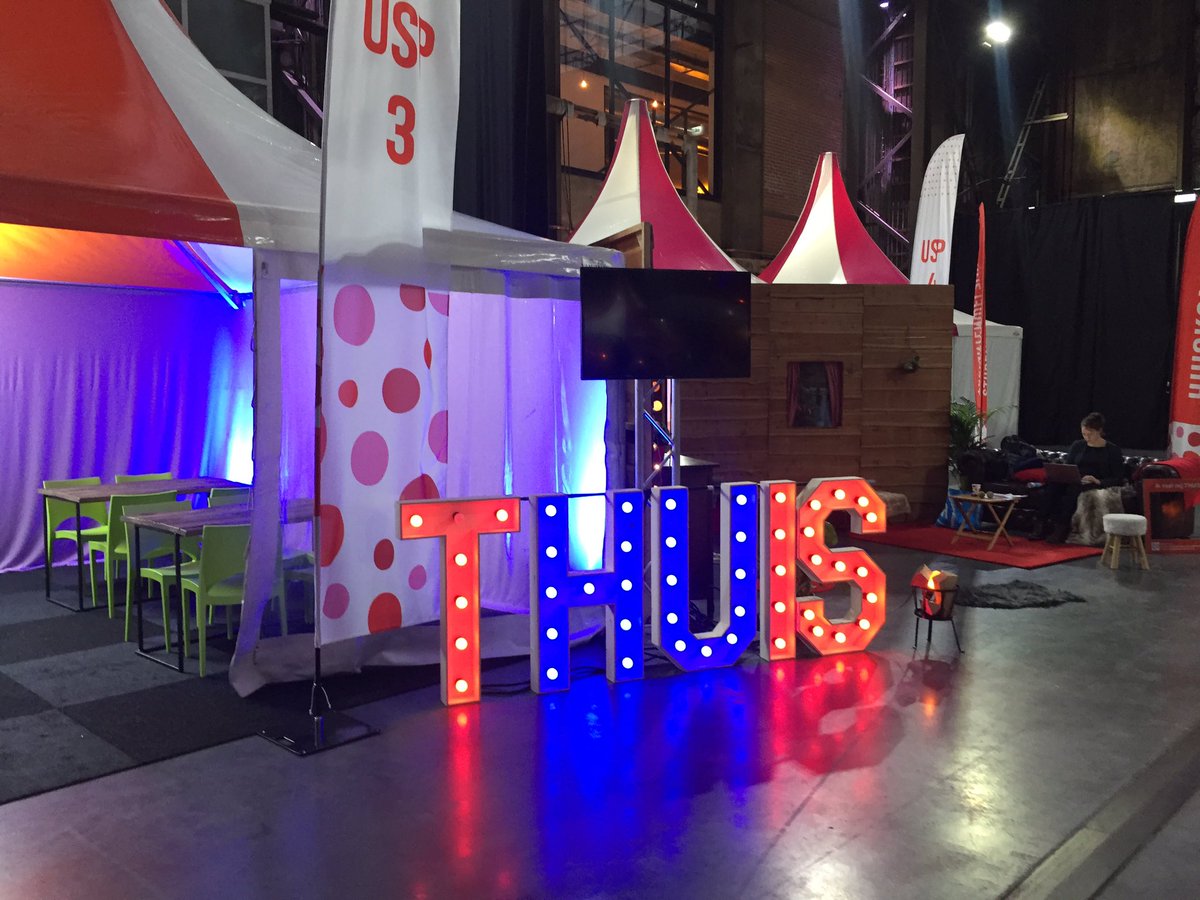 HU_Utrecht's tweet photo. Welkom op het #OOfestival van de #HU. Heel veel plezier gewenst vandaag! #Utrecht  🔵🔴 https://t.co/LDsMbdny20