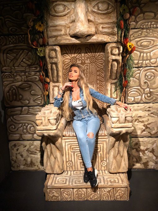 #ThursdayThoughts  Kᥱᥱ&rho; ᥴᥲᥣm! I'm thᥱ Qᥙᥱᥱᥒ👑... I got th&iota;s!  O&rho;ᥱᥒ🏰 to ᥲᥙd&iota;ᥱᥒᥴᥱs🕴👉 https://t.co/4NtAAvdfoh  @luvlegsnheels<a href="/tag/thursdaythoughts"class="tags">#ThursdayThoughts</a>