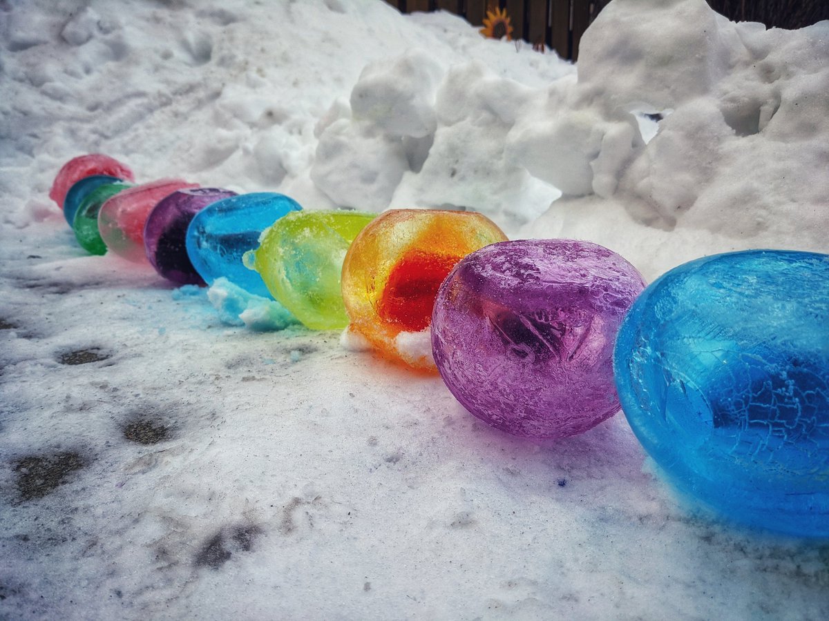 claudy_araujo84's tweet photo. Invitation to play this morning. 
The kids helped mix the colors and fill the balloons. They were so excited to see what colors they had created and then  build with these "magical balls". https://t.co/FywLBslkX0