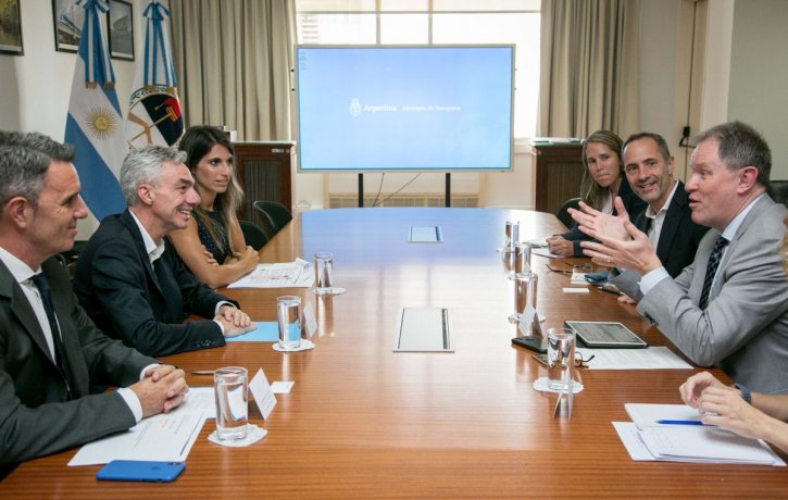 InfoBacknews's tweet photo. MEONI BUSCA FINANCIAMIENTO PARA TRENES Y TRANSPORTE URBANO

El ministro de Transporte recibió a representantes del Banco Mundial en la búsqueda de fondos

Más información 👉 https://t.co/jPrQq6IYga https://t.co/rO3Y844aIu