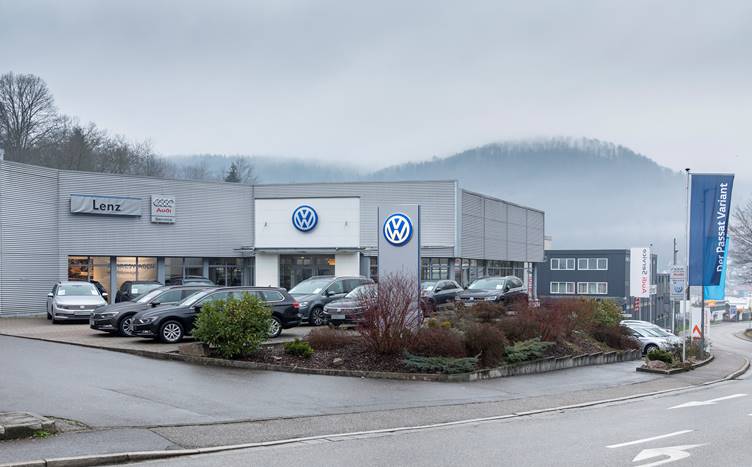 FPBois's tweet photo. Un bel exemple d'utilisation du COREtec® MEGASTONE dans ce showroom Volkswagen en Allemagne !

#showroom #allemagne https://t.co/vTRBQlpSyq