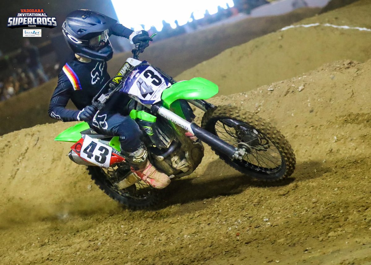 VSupercross's tweet photo. #RyanBlair of team Trisha and #Clintonduff of Team Sahyog, won our hearts with their excellent performance and showcasing their skill all the way from Scotland. #vadodarasupercross #feelalive #aashansports @punesupercross @lilleriagroup2 @fmsci @oakley @TVS_Racing @redbullindia https://t.co/IUksLgoIpo