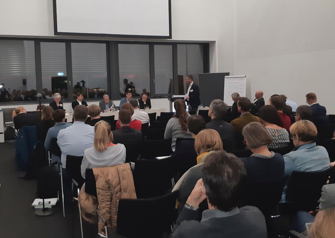 BASF_Agro_DE's tweet photo. 75 Teilnehmende diskutierten auf der Internationalen Grünen Woche in Berlin bei einem Workshop über den aktuellen Stand, Erfahrungen und Perspektiven der #Biodiversitätsberatung landwirtschaftlicher Betriebe. 
https://t.co/AwkLuQpIo3
#Landwirtschaft #Biodiversität #ExpertenDialog https://t.co/sSgL7wYt9S