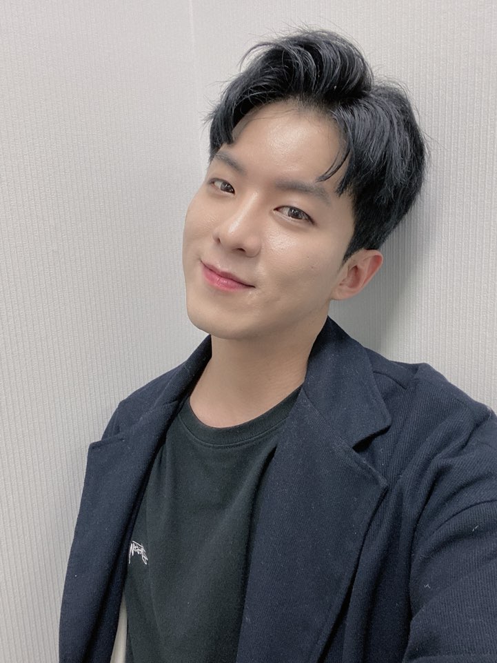 [#KTIGERSZERO]
잠시 후 오후 10시!
나태주 군이 출연하는 #미스터트롯 이 방송됩니다

지난주 열린 투표! 여러분 열심히 참여하고 계시나요??오늘도 #태권소년 태주 군을 응원하며 투표와 함께 본!방!사!수! 해봅시다!

 m.media.daum.net/m/entertain/po…

#KTIGERSZERO #케이타이거즈제로  #나태주 #NATAEJOO