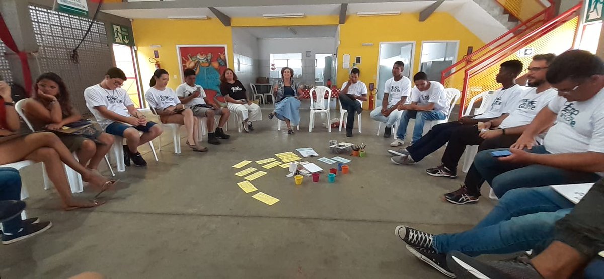 institutofonte's tweet photo. Os jovens da Escola da Juventude (projeto do Instituto Fonte), e da Escola Pernambucana de Circo, reuniram-se para receber e conversar sobre empreendedorismo com uma galera de Sergipe, do projeto Pense Grande, da Fundação Telefônica-Vivo. 

Voltamos! #fonte2020 #fonte20anos https://t.co/qApG1qYWzA