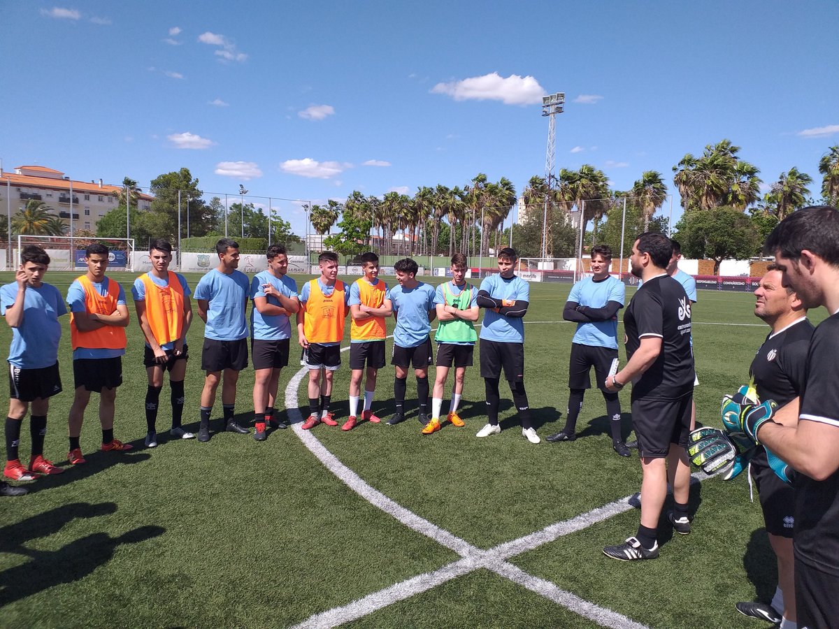 Con motivo de la clausura de los diferentes niveles del curso 2019/2020, estamos preparando la VIII Jornada de Formación en Fútbol. Próximamente anunciaremos fecha y lugar de realización.
<a href="/ADPebetero/">AD Pebetero Olímpico</a>