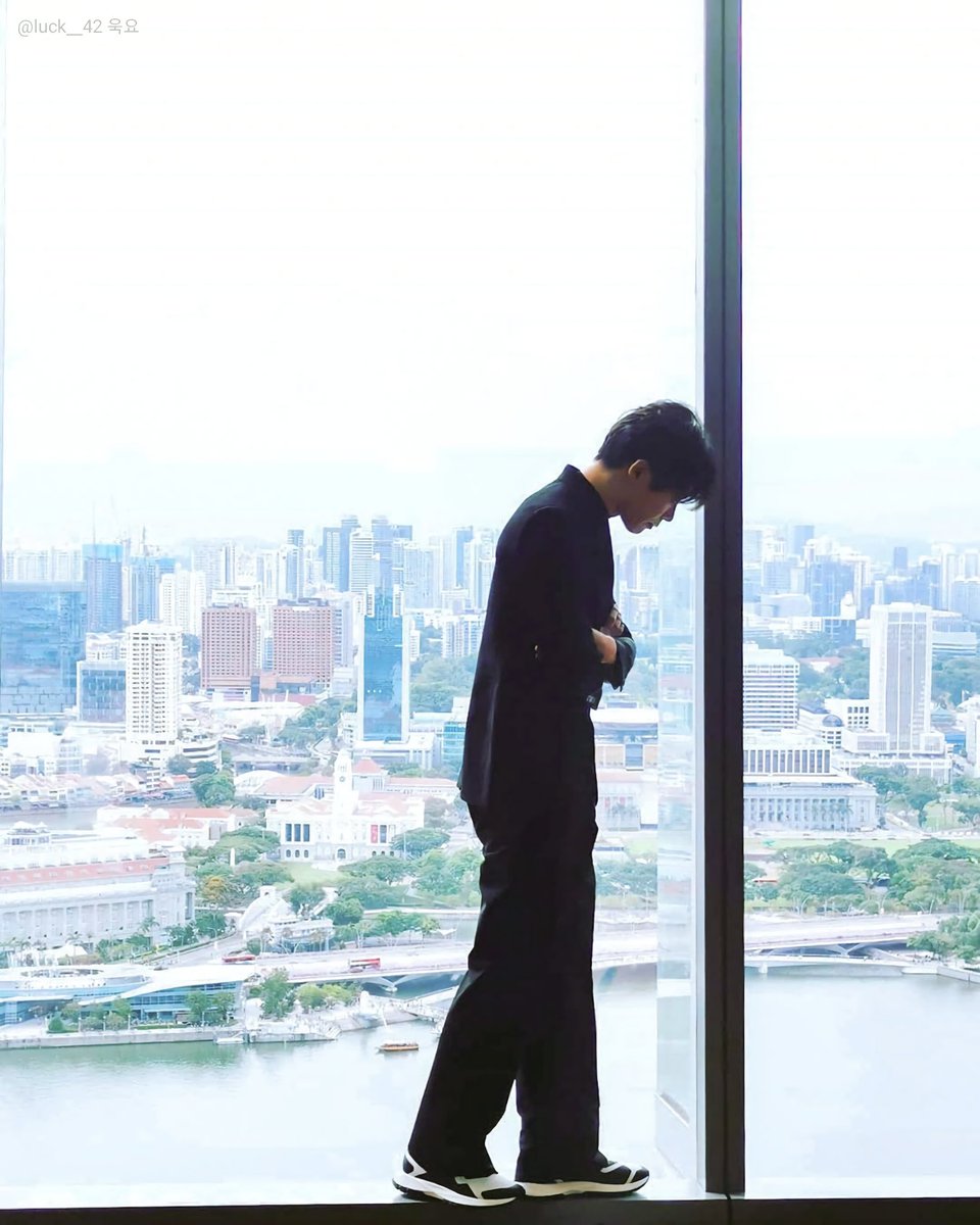 luck__42's tweet photo. 눈물 흘리면서 보정했다... 이번 화보 너무너무 내 취향이야😭 #김재욱 https://t.co/BJMHEuanvO