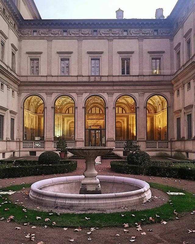 Igers_roma's tweet photo. Progettata da Baldassarre Peruzzi, villa Farnesina è un esempio dell’architettura rinascimentale del primo Cinquecento. Affrescata in maniera magistrale dallo stesso Peruzzi, Raffaello, Sebastiano del Piombo e Il Sodoma.

Foto di @davidinobu

Utilizza i … https://t.co/tzkZyswXYK https://t.co/ooHX5HE12w