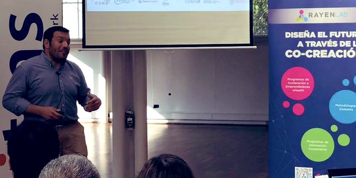 Rayen_Salud's tweet photo. “Para emprender, hay que tener la capacidad de incorporar lo que se aprende y transformarse. También es muy importante generar una red de apoyo entre emprendedores”, explica @renato_pz, en el MeetUp #CelebremosElError de #CensTechChallenge
@Rayen_Salud @CENSChile #RayenLab https://t.co/k5IQ7zt7R6