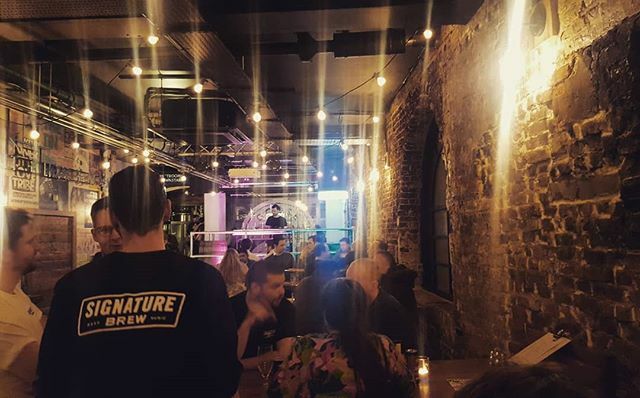 georgermason's tweet photo. Signature Brew x Goose Island Brewpub - Earth Kveik Launch
.
.
.
.
@gooseshoreditch @gooseshoreditch @signaturebrew #signaturebrew #gooseisland #gooseislandbrewpub #beer  #craftbeer #realbeer #ipa #shoreditch #london #beerandmusic #photography #beerphoto… https://t.co/ukUu9z2rfB https://t.co/XLsZ8E3jRz