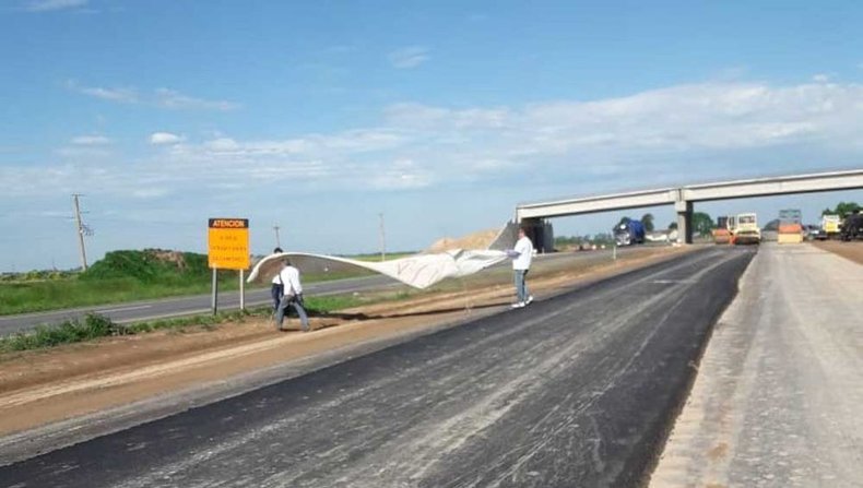 InfoBacknews's tweet photo. KATOPODIS CONTINUARÁ CON LAS OBRAS EN LA RUTA 7

Las autoridades nacionales le confirmaron a Salvador Serenal que seguirán con los trabajos en la ruta Nacional

Más información 👉 https://t.co/gdgSk4lOHm https://t.co/73vFF7U8uh