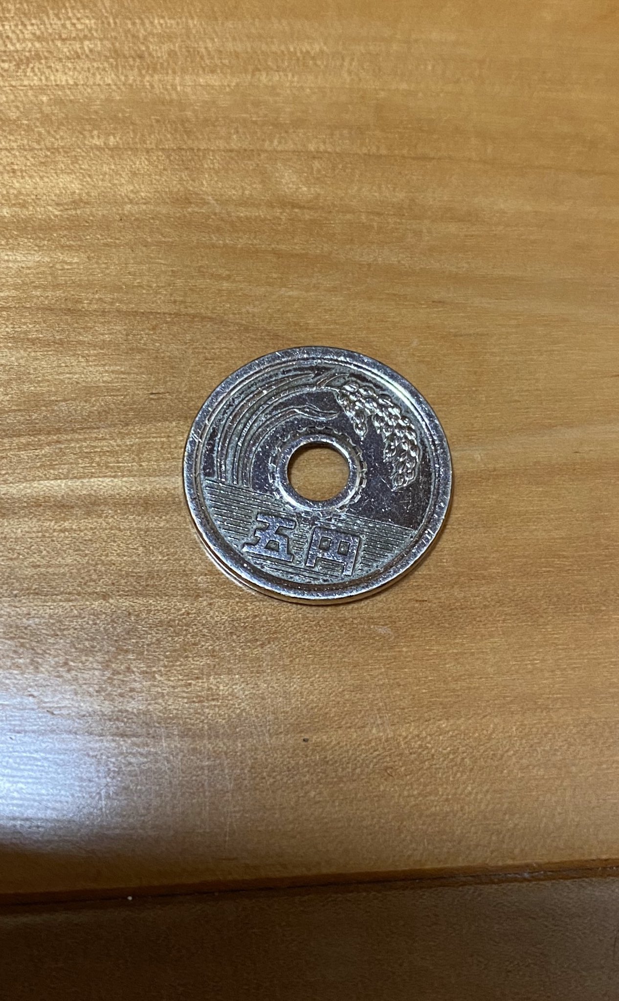 تويتر たまやん على تويتر そういえば銀色の5円玉が落ちてたらしいんだけど なんじゃこりゃ T Co Woqqpiavrp