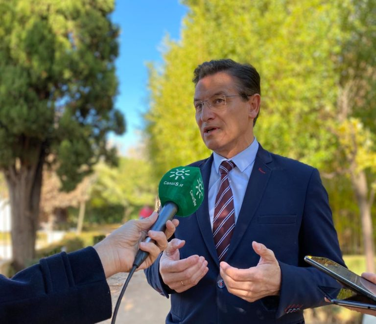 CsGranada_prov's tweet photo. ⚫️El portavoz provincial de Cs en #Granada y alcalde de la capital, @LuisSalvador, ha condenado firmemente el asesinato machista de la mujer vecina de #Caniles de 73 años a manos de su marido. 

👉https://t.co/xYFIZJHb84 https://t.co/hn5mZStKq8