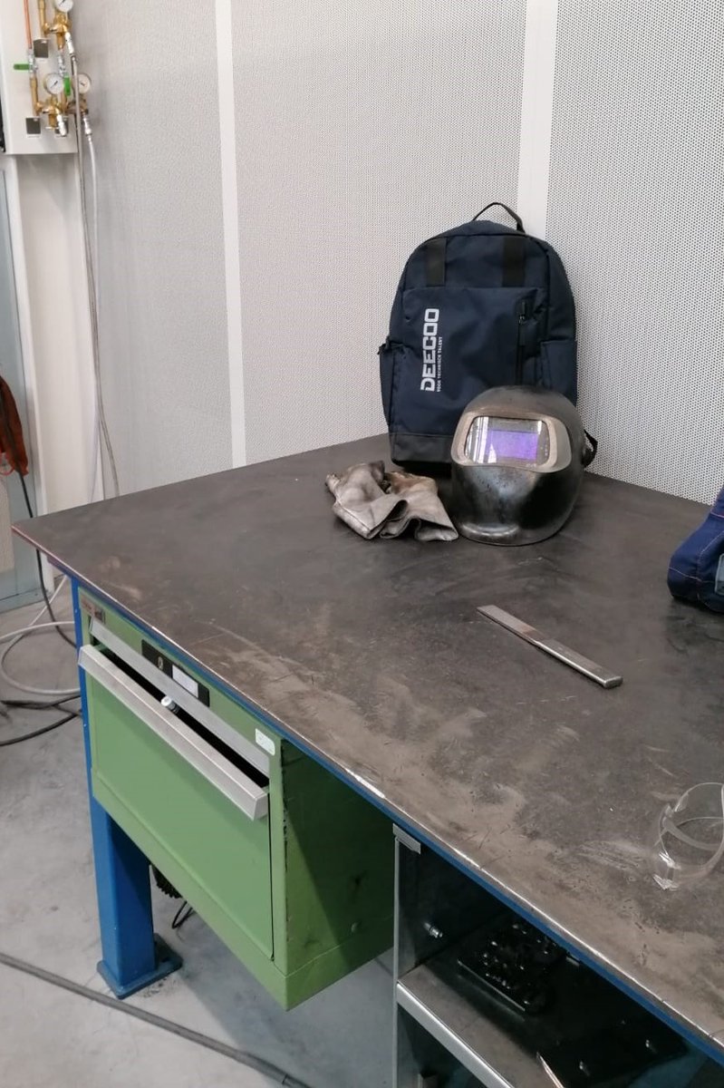 DeecooBV's tweet photo. Leuk om te zien dat onze tassen in gebruik zijn genomen! 😃 #deecoo #werkenindetechniek #goedbezig https://t.co/7wzQcbCuP7