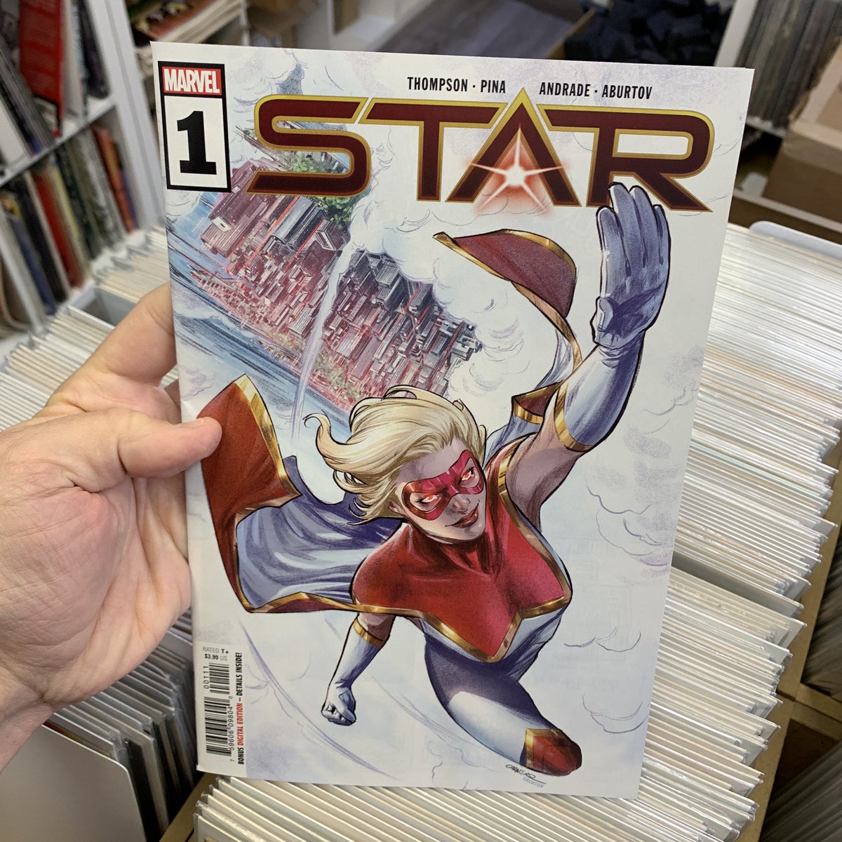 En la tienda y en la web: Star #1 (Marvel, 2020)
radarcomics.com/es/libro/star-…
#RadarComics #Comics #Malasaña #Star #KellyThompson #JavierPina #CarmenNuñezCarnero #Marvel