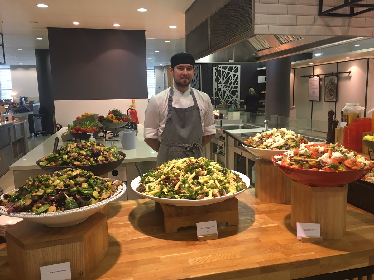 Kimburford74's tweet photo. Lovely visit from our Sodexo Global Marketing team today looking at all things #ModernRecipe ๐๐จโ๐ณ!!! Great to meet the team and lunch looked amazing ๐!!! @SodexoUK_IRE #teamwork #culinary #workplacedining #food #workplaceexperience #Sodexo https://t.co/60fCy4JhAF
