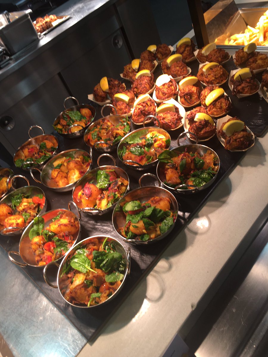 Kimburford74's tweet photo. Lovely visit from our Sodexo Global Marketing team today looking at all things #ModernRecipe ๐๐จโ๐ณ!!! Great to meet the team and lunch looked amazing ๐!!! @SodexoUK_IRE #teamwork #culinary #workplacedining #food #workplaceexperience #Sodexo https://t.co/60fCy4JhAF
