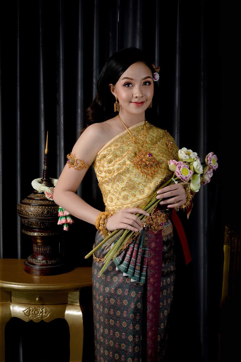 OryBrand's tweet photo. ชุดไทยวิวาห์karakate 
เช่าชุดฟรีเครื่องประดับงานโบราณแท้ชุดใหญ่ 

fb: https://t.co/xVClmLGIxD
Line id :karakate8 

#ชุดไทยโบราณ #ชุดไทยวิวาห์โบราณ #ชุดไทยแต่งงาน #ชุดไทย #ชุดไทยจักรพรรดิ #ผ้าลายอย่าง #ชุดไทยวิวาห์ #ชุดไทยเจ้าสาว #ชุดไทยเลียนอย่างโบราณ #เช่าชุดแต่งงาน #ชุดแต่งงาน https://t.co/of2P4Fm6d4