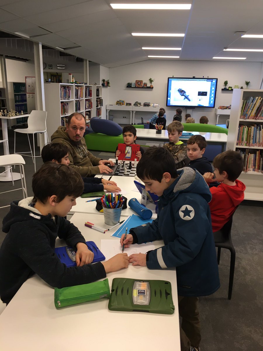 isbecceslibrary's tweet photo. G5 students meeting with their libtech Spark mentors to help support and inspire their passion learning projects. #isbecceslibrary #eslearns #librarytwitter https://t.co/Z2umoGTR84