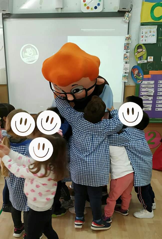 EeiHazim's tweet photo. Ayer recibimos la fantástica visita de "Jacinto y sus amigos" de @Thinking_Health para enseñar a nuestros peques técnicas básicas de Primeros Auxilios, Hábitos Saludables y hasta de Educación Vial.

¡Gracias a nuestra AMPA por esta súper recomendable actividad!. https://t.co/XHAFSiM8y8