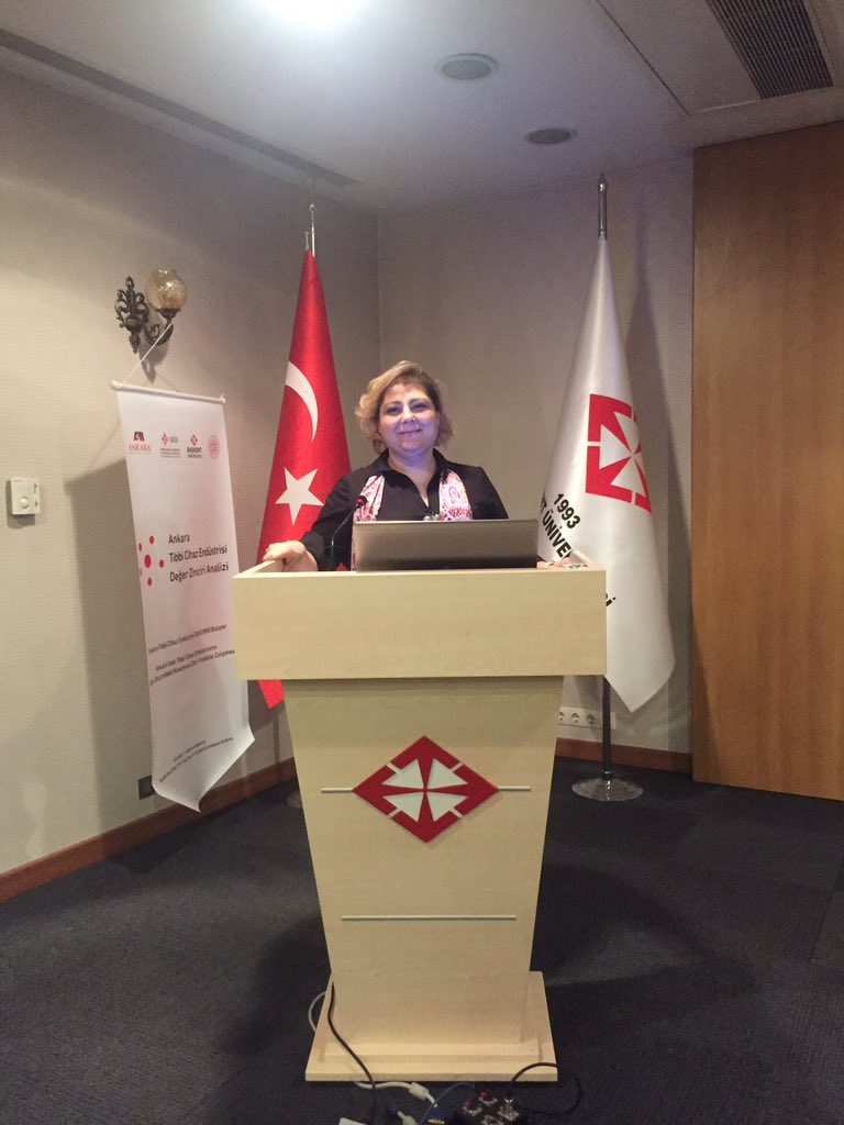 trseis's tweet photo. “Ankara’daki Tıbbi Cihaz Endüstrisinin Değer Zincirindeki Konumuna Dair Fizibilite Çalışması” projesinin  kapanış toplantısında konuşan YK Bşk. Yrd. Onur Özcan ve @bu_bitto yöneticisi @arzufirlarer üniversite ve sanayi işbirliğinin önemine dikkat çektiler.  #seis https://t.co/SviqP5NQKp