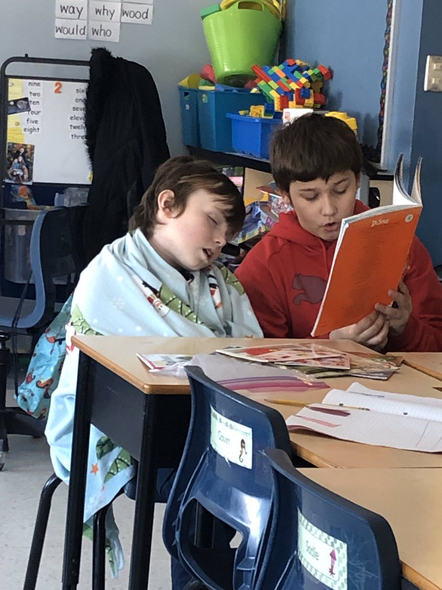 Now that’s a dedicated reading buddy!! ❤️ <a href="/CCRCE_NS/">CCRCE</a>  @ChignectoF <a href="/CcrceL/">CCRCE Literacy</a> <a href="/GlennThompson16/">Glenn Thompson</a> #seeinsideourclassroom