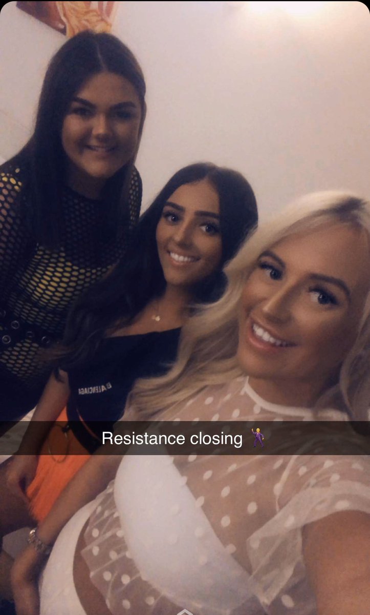 amiewalsh1997's tweet photo. Happy Birthday @emnewlands_ hope you have a class day bro canny wait to get drunkk next week with you🥂love you hunners💕 https://t.co/HV0Uyt7JqO