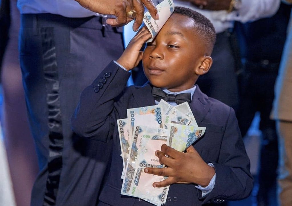 OlisaOsega's tweet photo. When you have FirstBank raining so much cash on you because you use your verve card for transactions. ๐ฐ
#WinWithVerve https://t.co/dDV1nKC4JF