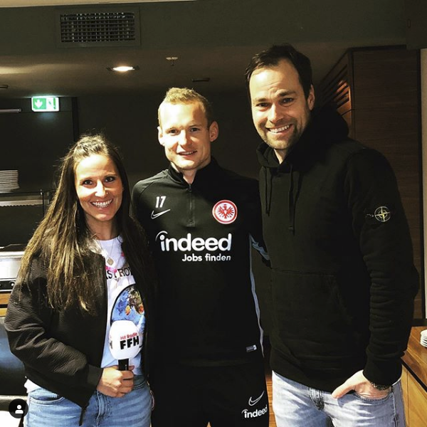 Sebastianrode20's tweet photo. Entspanntes #Interview mit #JuliaNestle und #DanielFischer von @FFHde 🙂👍🎤💬 Hier reinhören 👉 https://t.co/NRfgFEl5Sb https://t.co/9OzymVyvXq