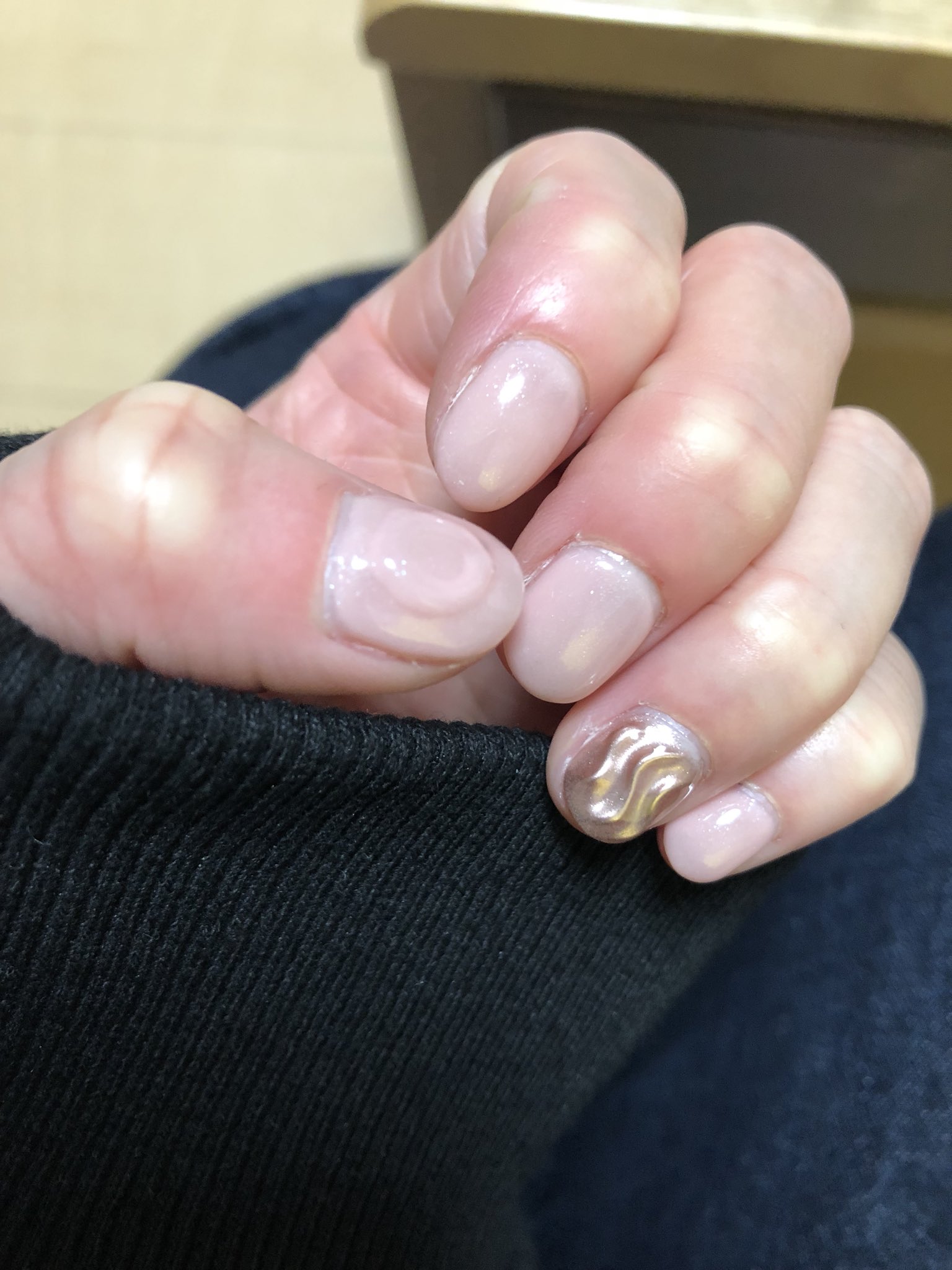 やまちゃん On Twitter Newネイルです 爪を短く切りすぎた なみなみのミラーが可愛い パラジェルネイル おはぎネイル 白血球ネイル 白血球ネイル 手のシワ が気になる