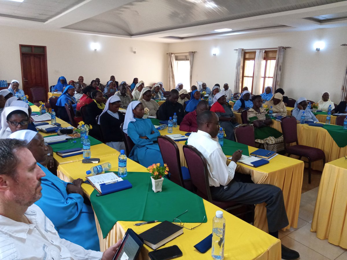 ARUAMSRIU's tweet photo. Dialogue meeting with ARU-CCCU stakeholders on the need to transition to family/community-based care for children. https://t.co/MQbzx8scpG