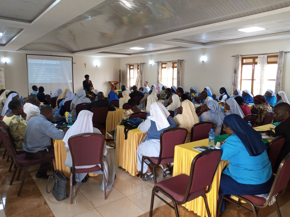 ARUAMSRIU's tweet photo. Dialogue meeting with ARU-CCCU stakeholders on the need to transition to family/community-based care for children. https://t.co/MQbzx8scpG