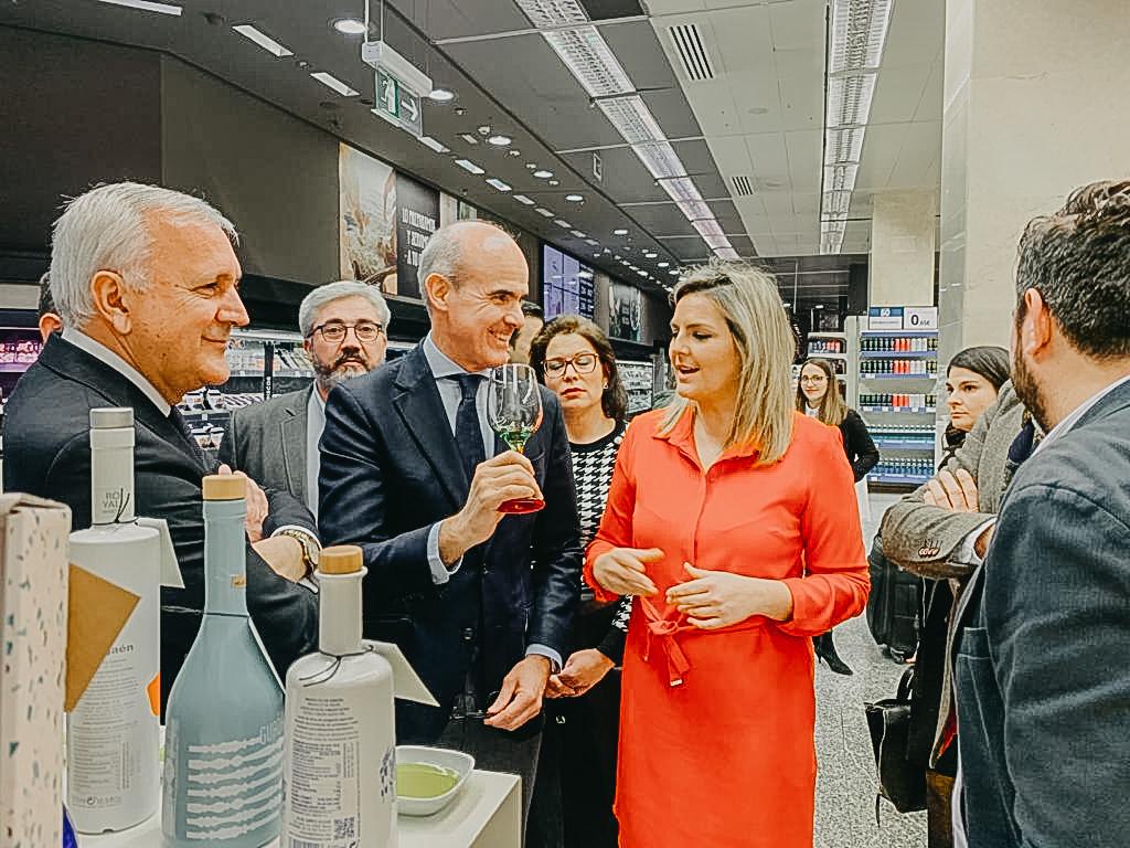 Gracias a todos los que ayer nos acompañaron en la inauguración de nuestro nuevo espacio en @ElCorteIngles de #Sanchinarro un nuevo reto que afrontamos con ilusión como apuesta por los productos y la cultura de #Jaén 💚 <a href="/dipujaen/">Diputación de Jaén</a> <a href="/lolamarintorres/">Lola Marín Torres</a>  <a href="/POPULOBAEZA/">Pópulo Baeza</a> <a href="/AytoBaeza/">Ayuntamiento Baeza</a> #aove